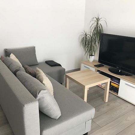 Prijemny Apartman Krovi V Rodinnem Domku Se Sdilenym Bazenem, Terasou A Zahradou Eksteriør billede