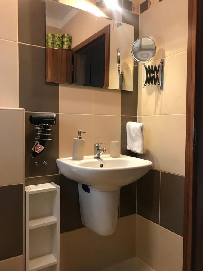 Prijemny Apartman Krovi V Rodinnem Domku Se Sdilenym Bazenem, Terasou A Zahradou Eksteriør billede
