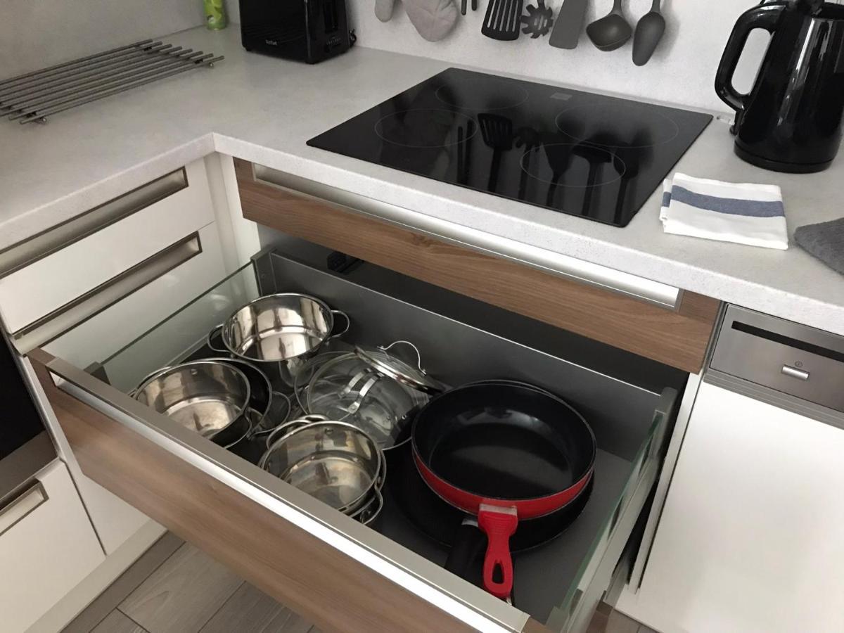 Prijemny Apartman Krovi V Rodinnem Domku Se Sdilenym Bazenem, Terasou A Zahradou Eksteriør billede