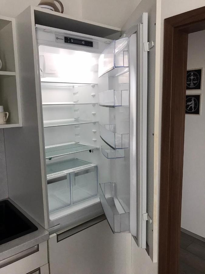 Prijemny Apartman Krovi V Rodinnem Domku Se Sdilenym Bazenem, Terasou A Zahradou Eksteriør billede
