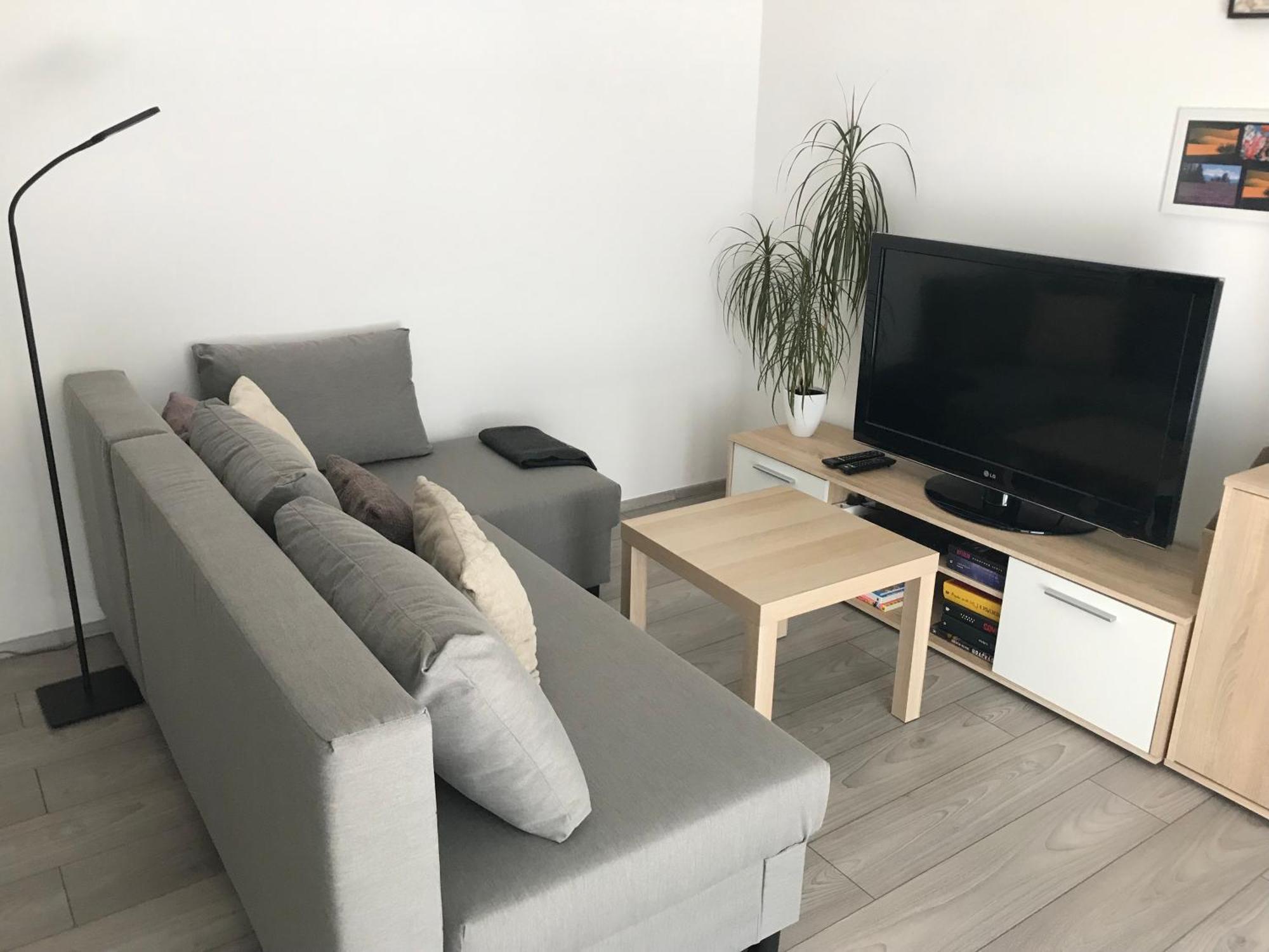 Prijemny Apartman Krovi V Rodinnem Domku Se Sdilenym Bazenem, Terasou A Zahradou Eksteriør billede
